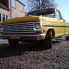 Ford F100 Styleside