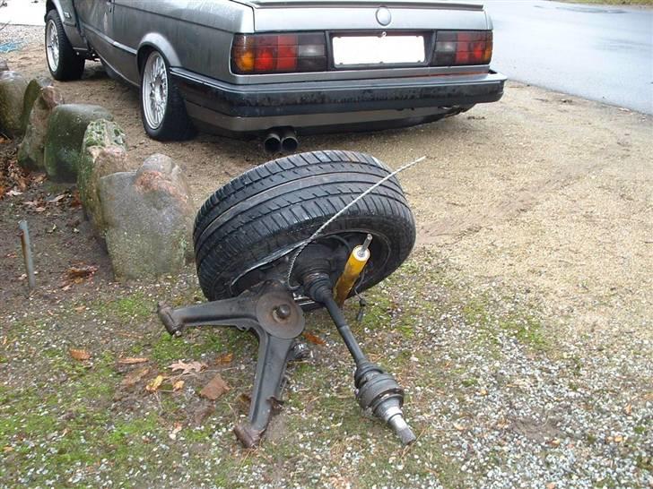 BMW 325i e30 -totalskadet- billede 11