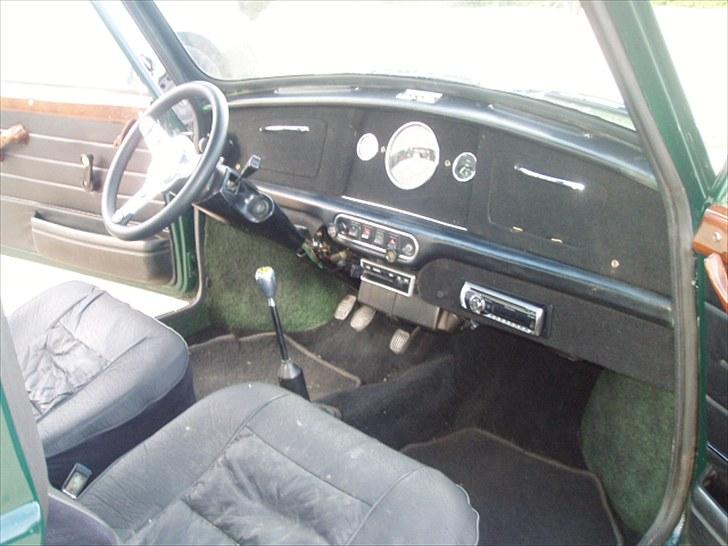 Mini 1000ccm (SOLGT) - Div,træ lister og håndtag,men mangler dog til nedrulning af vinduer billede 2