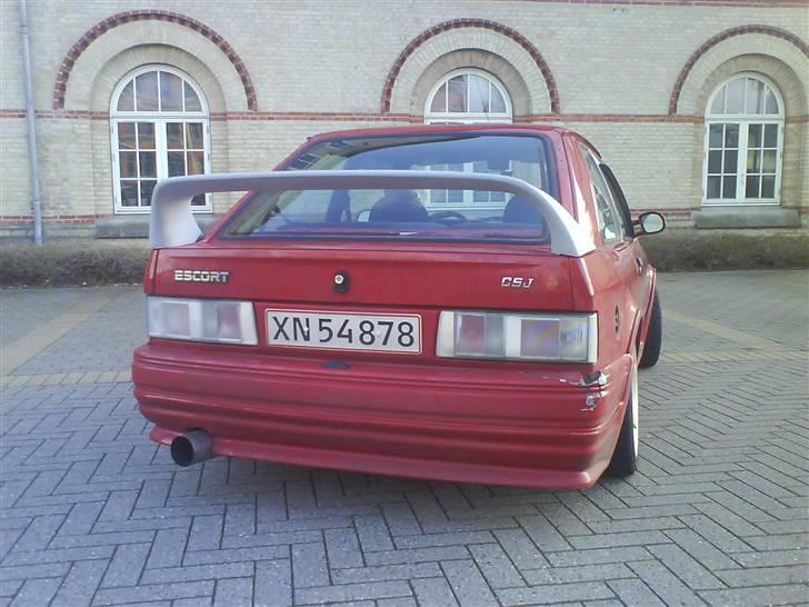 Ford escort solgt og død også - så kom der sgu en Evo Spoiler bag på vognen plus hvide baglygter.. nice  billede 11