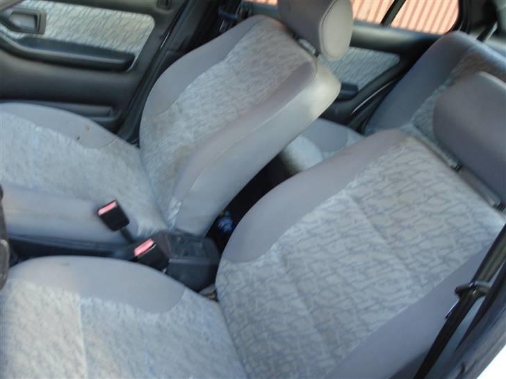 Peugeot 306 solgt - det er lidt en kedelig kabine  billede 6