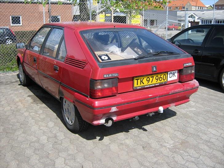 Citroën BX 1.9 TGD Van - Billedet taget efter poleringen. Det hjalp. billede 1