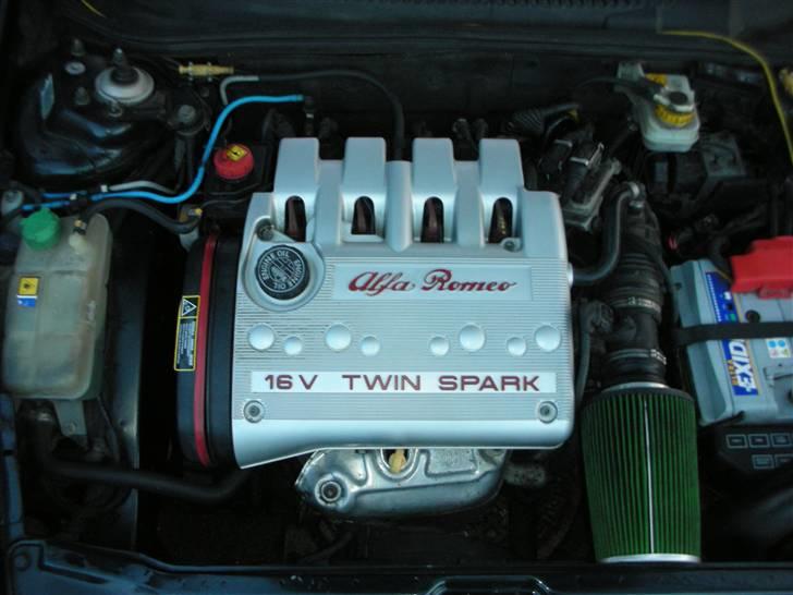 Alfa Romeo 156 2.0 Twin Spark - Maskinrummet :) dejligt flot  billede 9