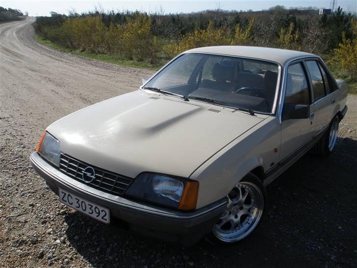 Opel rekord E2 skrotet - så kom der sku en bule i hjelmen billede 18