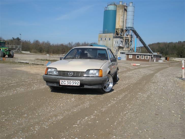 Opel rekord E2 skrotet - den eneste rigtige bule  billede 19