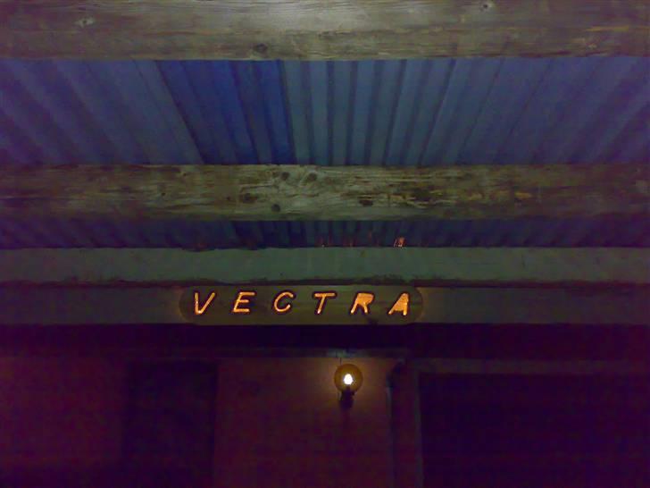 Opel vectra st. - en lille detalje i hvors carport(-; billede 2