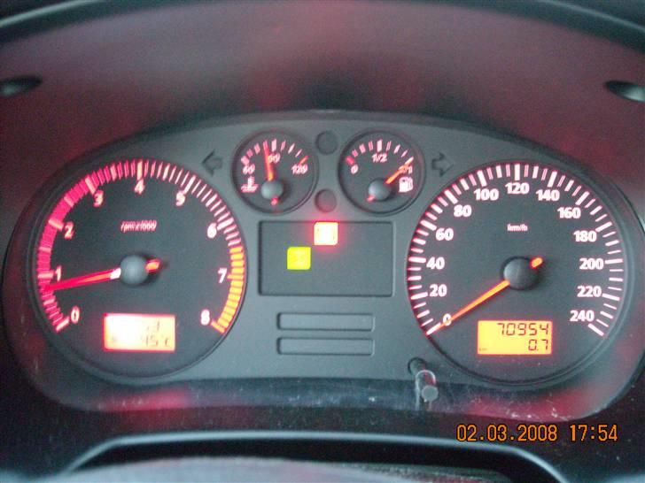 Seat Leon - Se lige hvor lidt den har kørt... Havde kørt 62.500 da jeg købte den... Har haft den siden August 07... billede 7