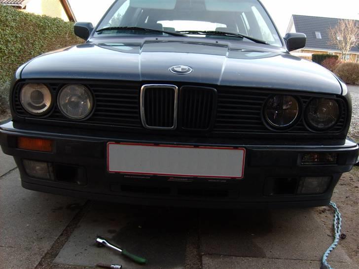 BMW E30 325I Touring - Så er jeg ved at skifte forlygter, frontblink og nyrer. Se forskellen... billede 6