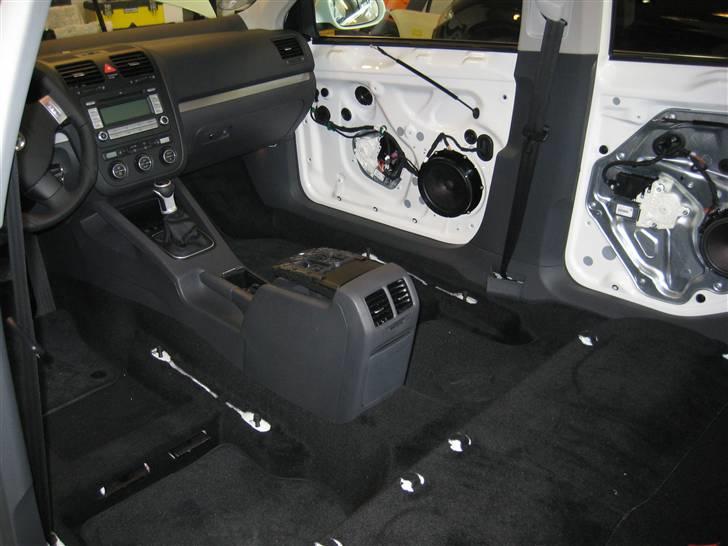 VW Golf V Variant TDI 140 SOLGT - Jeg ville ligge være sikker på at den er rigtig skruget sammen. billede 5