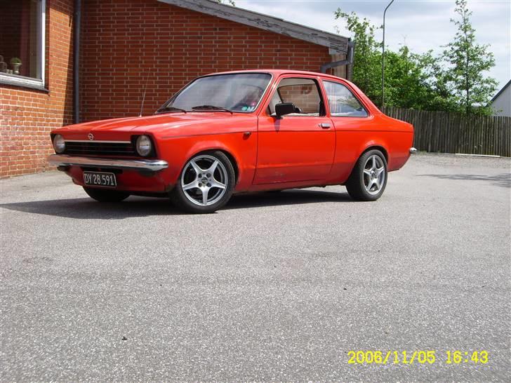 Opel kadett c - skulle lige prøve nogle fælge jeg havde til at ligge. billede 1