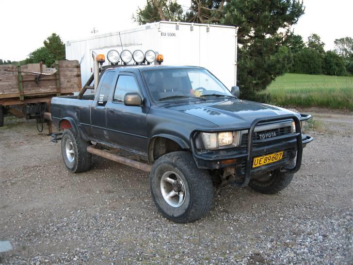 Toyota hilux 4x4 solgt billede 2