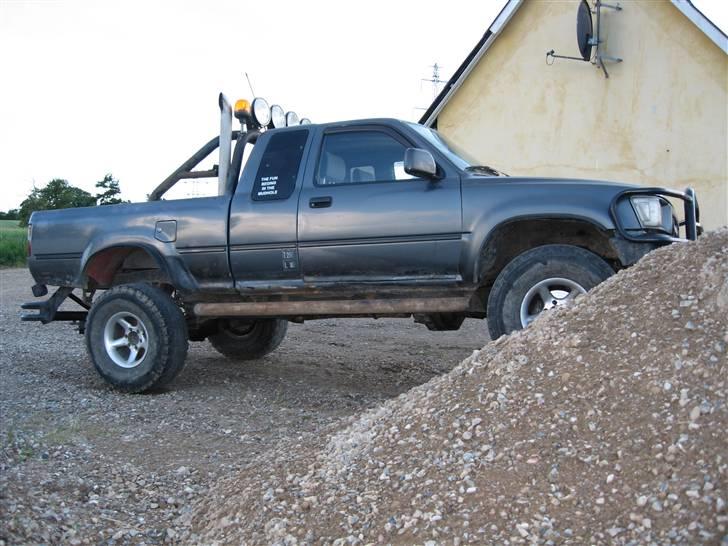 Toyota hilux 4x4 solgt billede 3