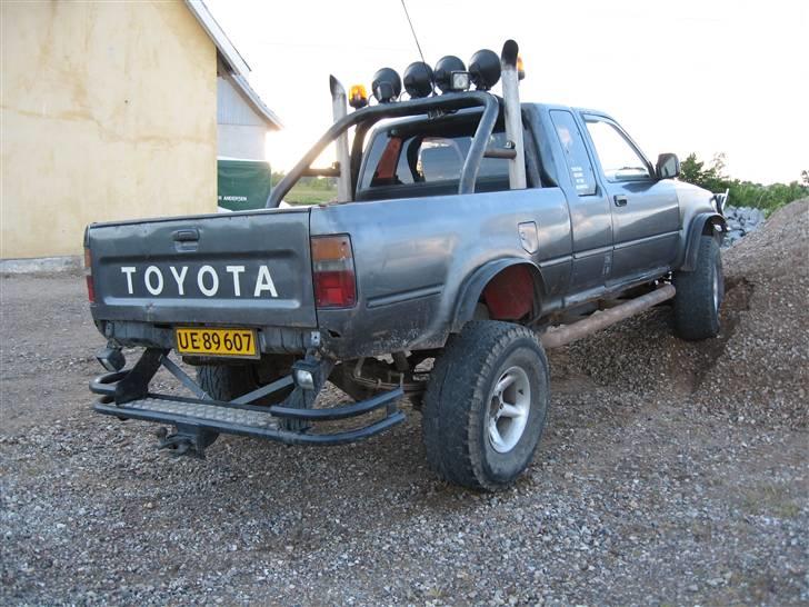 Toyota hilux 4x4 solgt billede 4