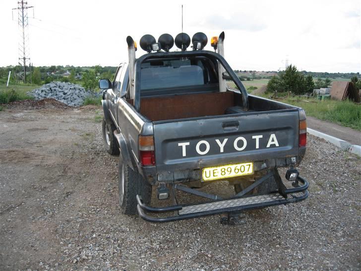 Toyota hilux 4x4 solgt billede 5