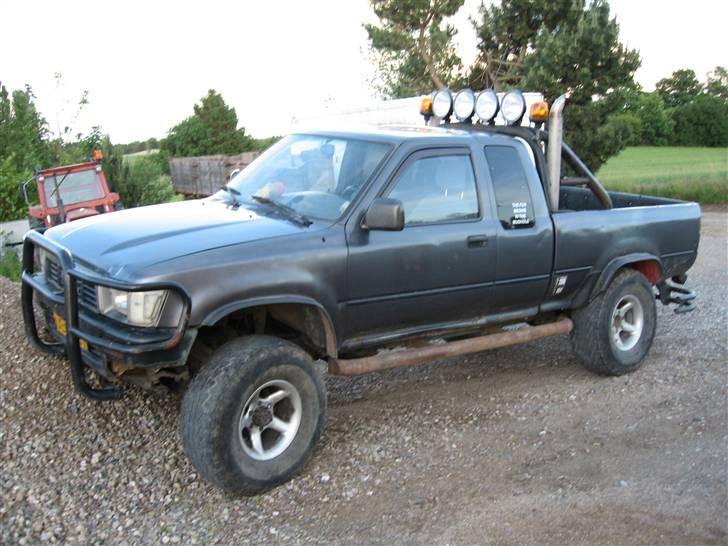 Toyota hilux 4x4 solgt billede 6