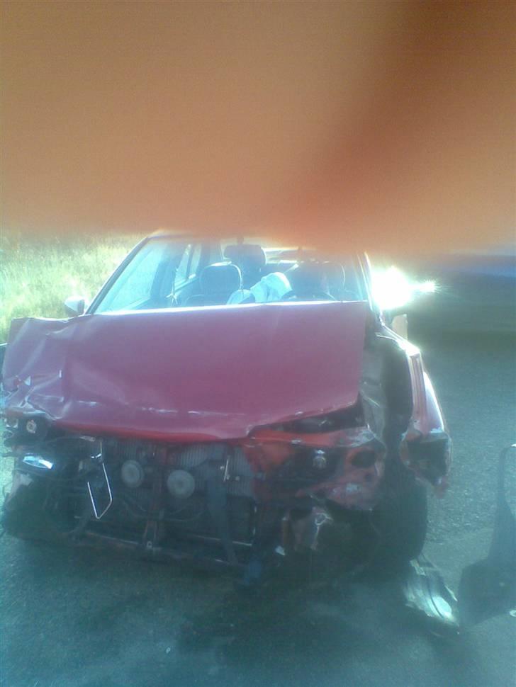 Nissan primera  R . I . P - min gamle primera efter mit lille uheld med en fragt lastbil billede 18