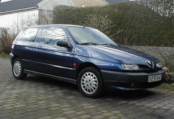 Alfa Romeo 145 L billede 2