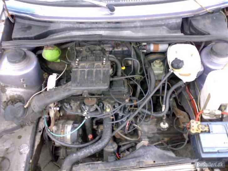 VW Golf 2 1,6 TD Solgt - Det gamle maskinerum. Motor er DØD billede 7