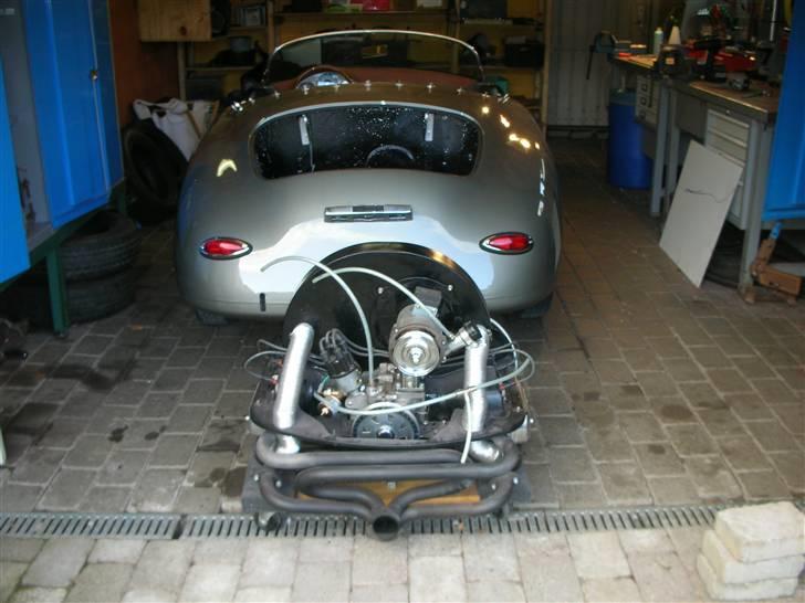 Porsche 356 speedster R - motoren er klar til at blive lagt i billede 2