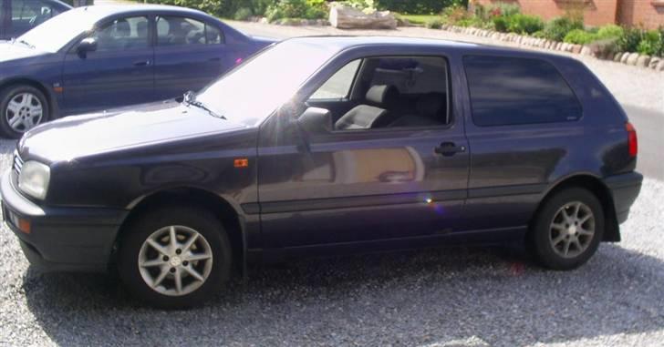 VW Golf 3 1,8 - Lige inden jeg fik den, kun lige fået tonet ruder. billede 4