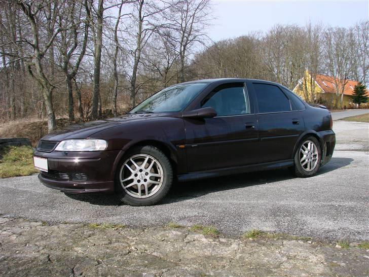 Opel Vectra B V6 Sport - Ved Lykkesholm slot. billede 1