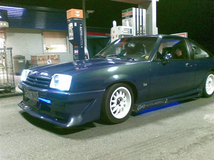 Opel Manta B 2,0S - På tanken med hvide Ats Fælge billede 11