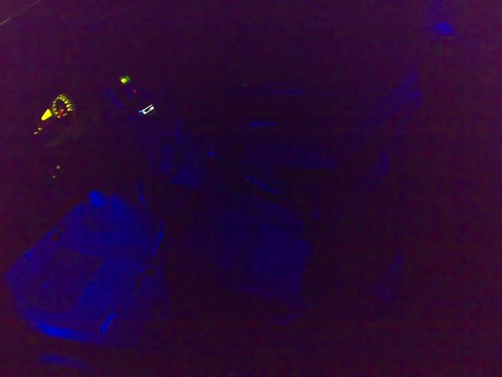 Hyundai Getz 1,5 CRDI Sport - Lidt LED lys & UV lys kan gøre meget i kabinen (uden blitz) billede 12