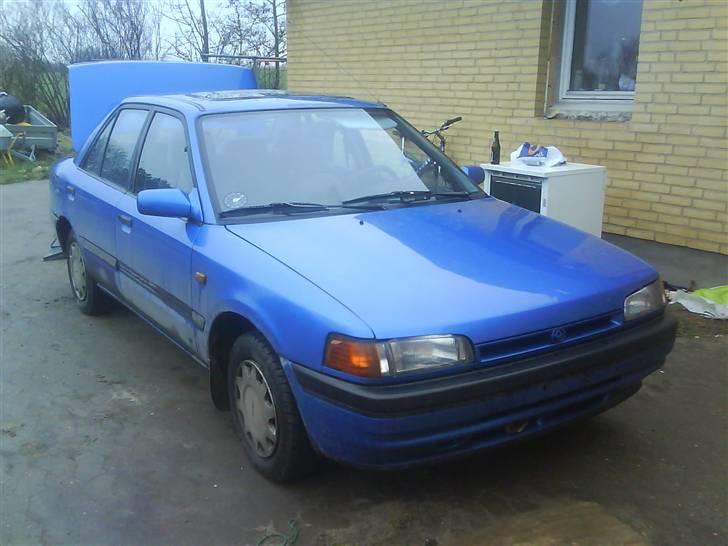 Mazda 323 -SOLGT- billede 1