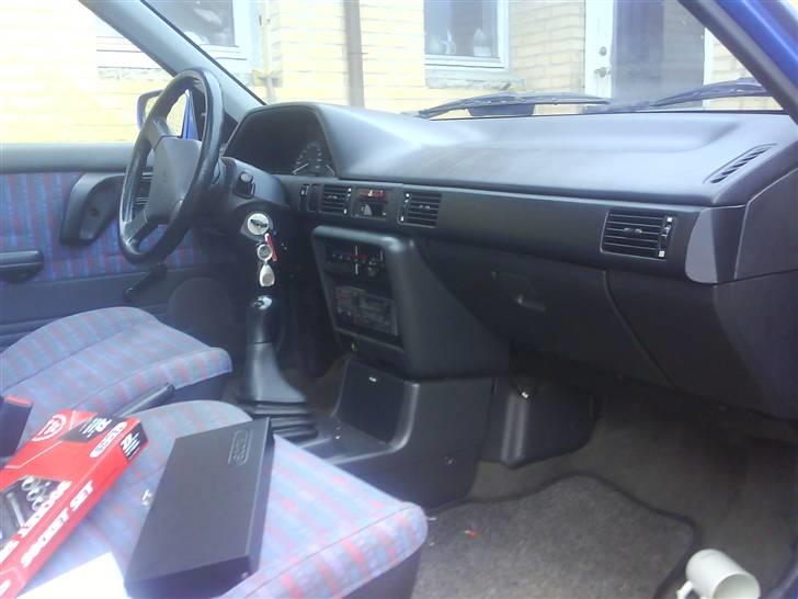 Mazda 323 -SOLGT- billede 2