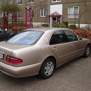 Mercedes Benz E 220 CDI