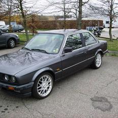 BMW 323i E30 *Solgt*