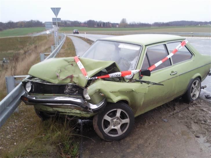 VW Derby LS - DØD - RIP - En lille skade på fronten.... - skete den 9. december 2008 billede 2