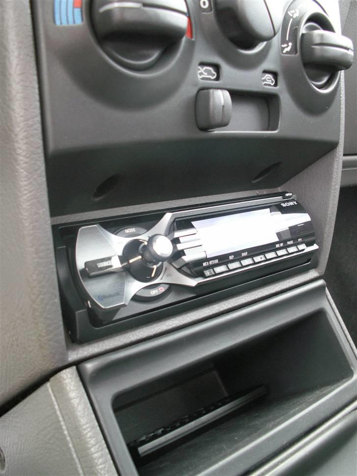 Fiat Punto 60sx  - Min nye Sony radio, RIGTIG lækker! billede 4