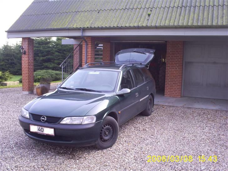 Opel Vectra B Stc. Totalskadet billede 1