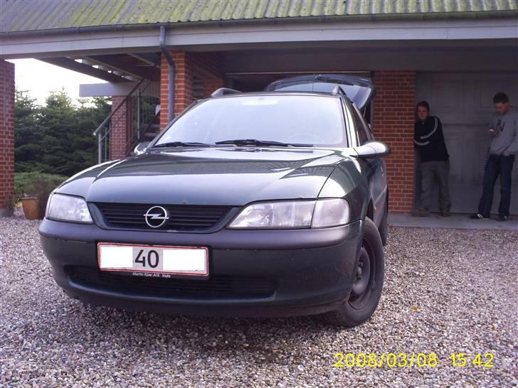 Opel Vectra B Stc. Totalskadet billede 2