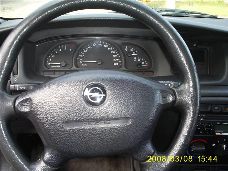 Opel Vectra B Stc. Totalskadet billede 10