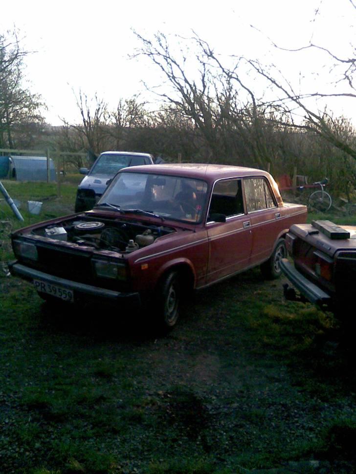 Lada 2105 hvil i fred - 2 timer efter så var vi kørende igen  billede 3