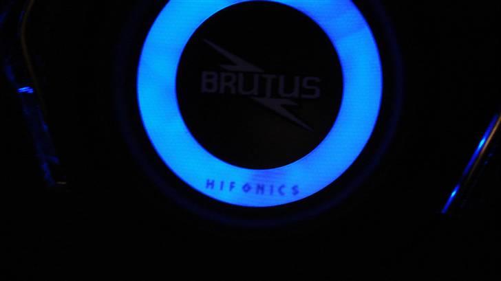 Opel Tigra solgt - fed sub med indbygget blåt lys billede 12