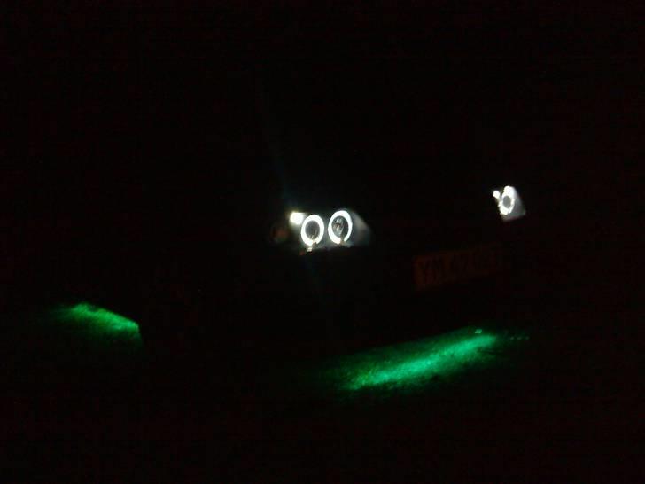 Citroën Saxo VTS 16v - Med Neon tændt under (Skal lige siges at det var monteret da jeg fik bilen, da det er lidt for meget bling bling til mig) billede 14