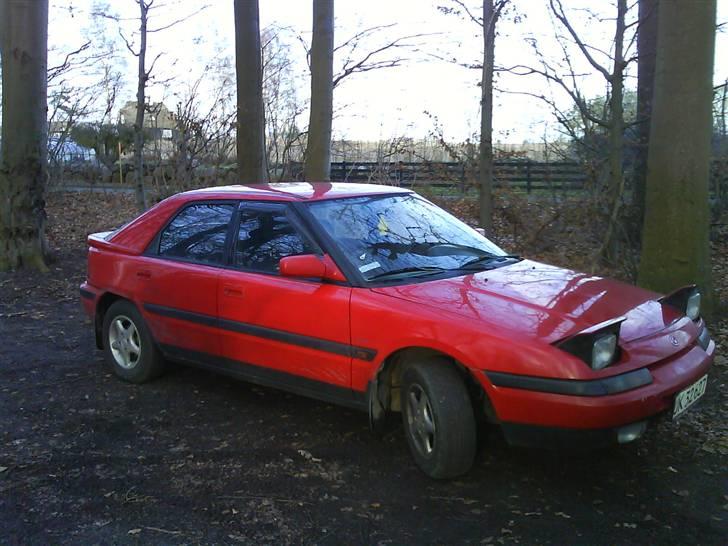 Mazda 323 F *SOLGT* billede 1