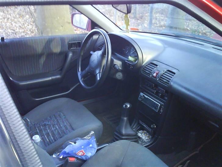 Mazda 323 F *SOLGT* billede 3
