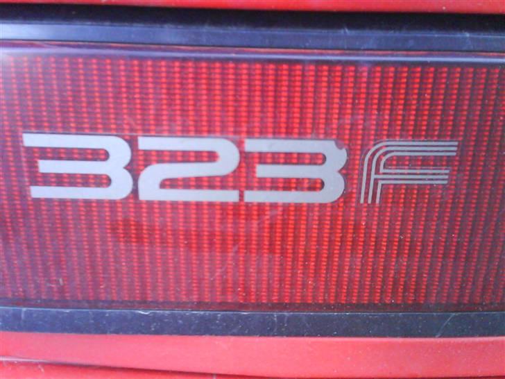 Mazda 323 F *SOLGT* billede 5