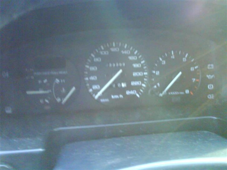 Mazda 323 F *SOLGT* billede 6