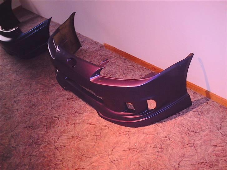 Toyota Paseo - Solgt - Nippon Frontskørtet der kommer på, når jeg får 17" fælge på... Ellers er den for lav i fronten = Kan ikk komme op i min indkørsel :D. Her kan man se den flotte farve faktisk er lidt blå/lilla billede 19