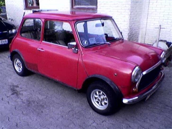 Austin-Morris Mini 998 - Som den stod da jeg købte den, der var stort set ingen steder man ikke kunne stikke en finger igennem... billede 6