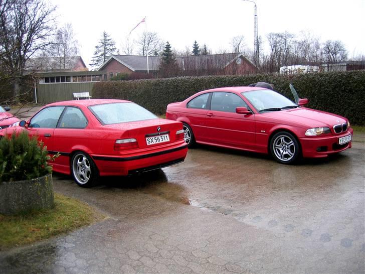 BMW 325ci - billedet af min gamle E36 318is sammen med E46´eren, da jeg købte den billede 8