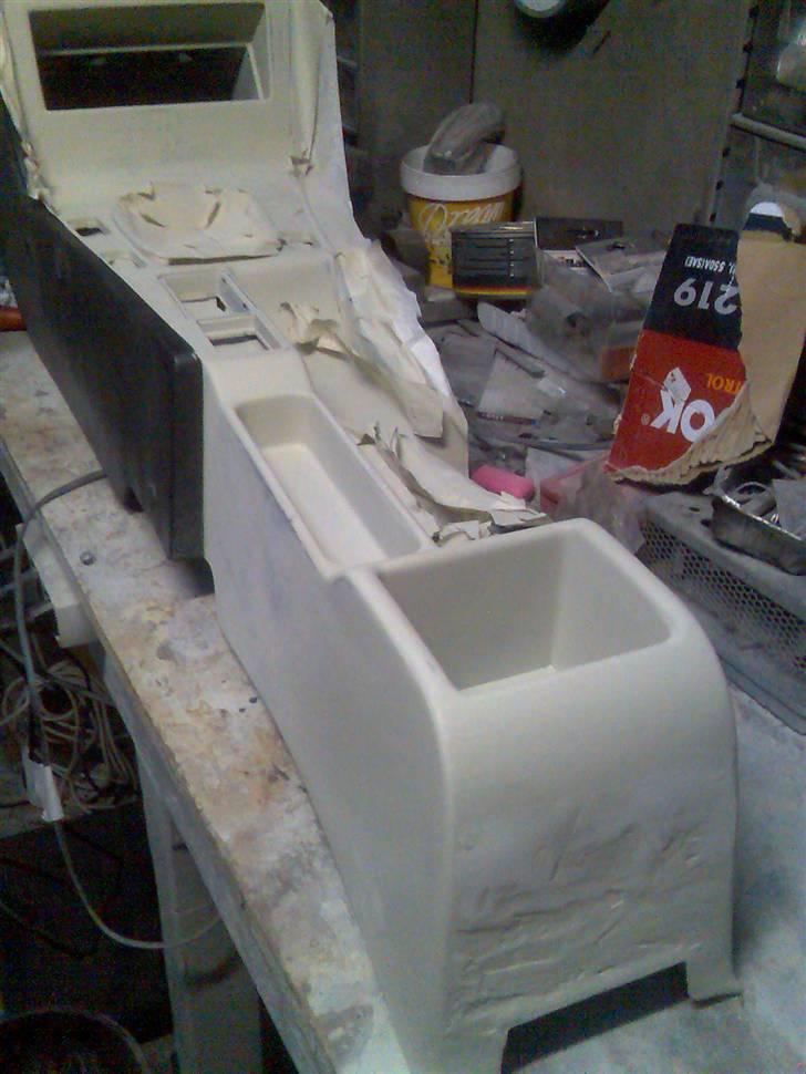 Fiat Coupe 16V Turbo plus - Her er gummibelægningen fjernet, slebet og spartlet væk. Så er den klar til lakering billede 19