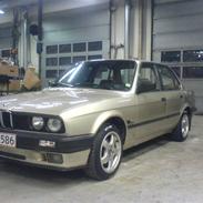 BMW 320i  E30 (SOLGT)