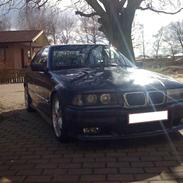 BMW 325i Sedan (Solgt)