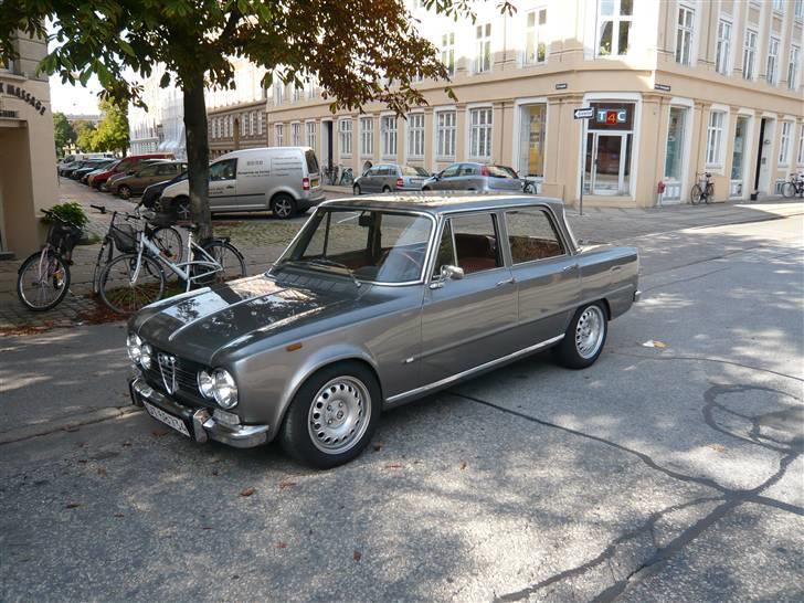 Alfa Romeo Giulia 1300 Super *SOLGT* - Og forfra med sænkning billede 2